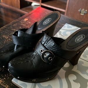 Dr Scholls heeled Clogs size 10